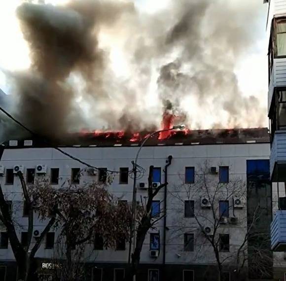 Пожар в тюменском бизнес-центре случился из-за короткого замыкания - znak.com - Тюмень