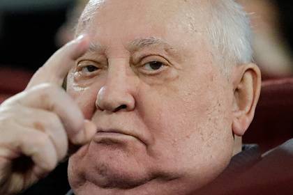 Михаил Горбачев - Горбачев призвал все страны сократить военные расходы из-за коронавируса - lenta.ru