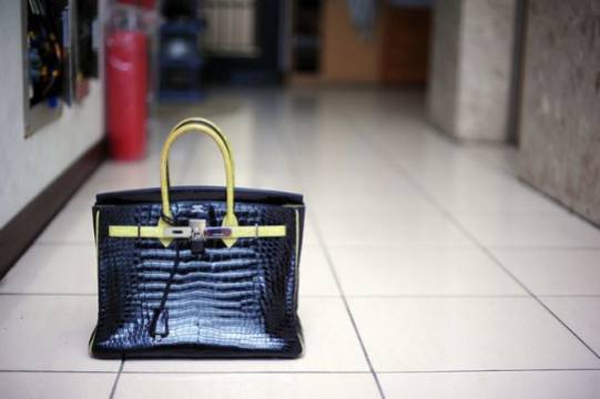 Магазин Hermès в Гуанчжоу в первый день после открытия заработал 2,7 миллиона долларов - versia.ru - Гуанчжоу