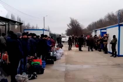 ЛНР и Киев провели обмен пленными - lenta.ru - Украина - Киев - ДНР - Донецк - ЛНР - Луганск - Счастье