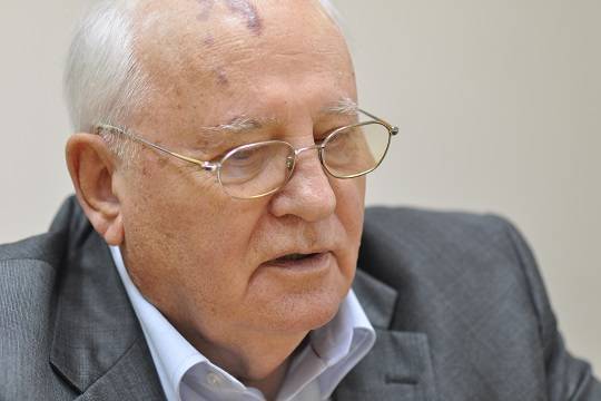 Михаил Горбачев - Горбачёв призвал все государства сократить военные бюджеты - versia.ru