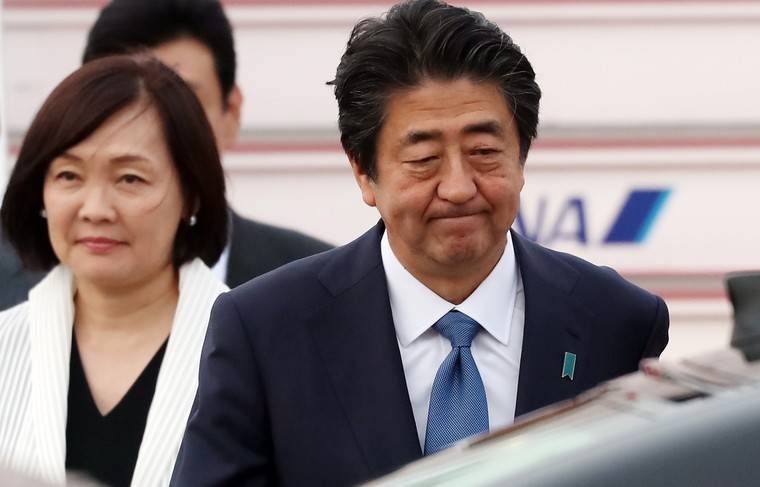 Супругу премьера Японии раскритиковали за посещение храма в период пандемии - news.ru - Япония