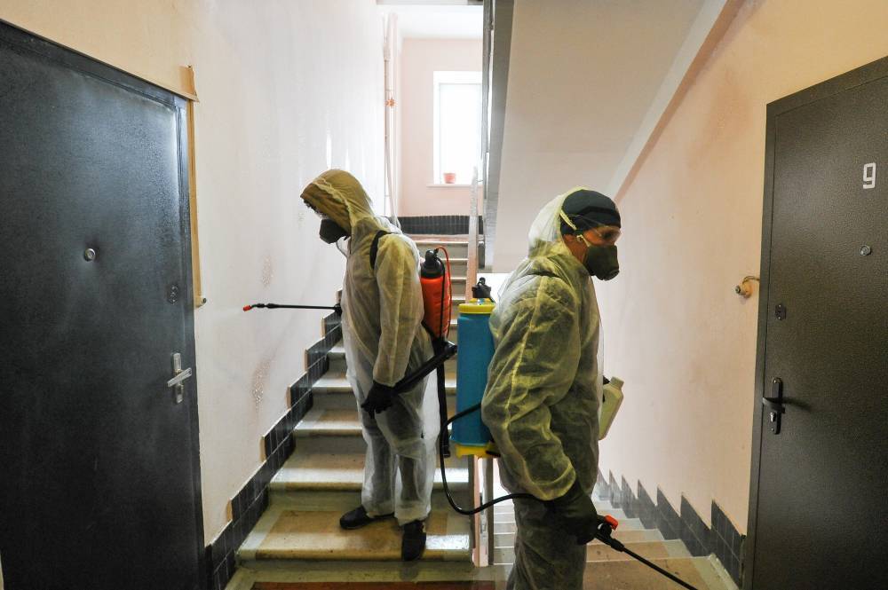 Петр Бирюков - Дезинфекцию подъездов жилых домов в Москве начали проводить ежедневно - vm.ru - Москва