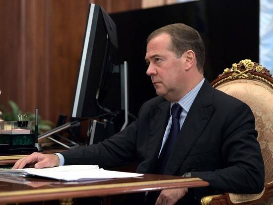 Дмитрий Медведев - Медведев: ситуация в экономике кое-где уже напоминает коллапс - newtvnews.ru - Россия