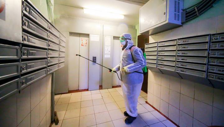 Петр Бирюков - Все жилые дома в Москве начали обрабатывать дезинфицирующими растворами - vesti.ru - Москва