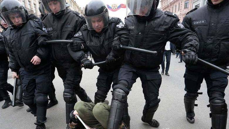А вы его дубинкой не пробовали? 20 советов властям России, как одолеть коронавирус - newizv.ru - Россия