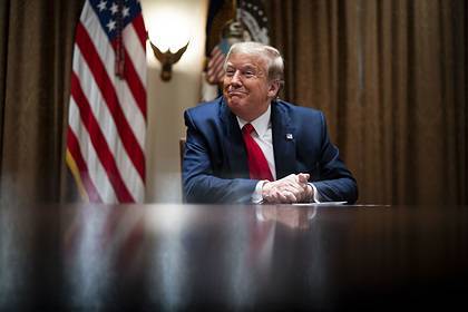 Дональд Трамп - Сергей Рябков - Россия отреагировала на готовность Трампа помочь в борьбе с коронавирусом - lenta.ru - Россия - США