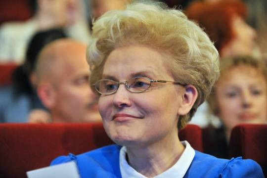 Елена Малышева - Елена Малышева назвала коронавирус прекрасным - versia.ru