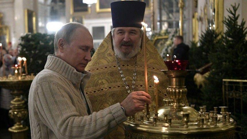Дмитрий Песков - патриарх Кирилл - Песков ответил на вопрос, пойдет ли Путин в храм на Пасху - 5-tv.ru - Москва - Россия