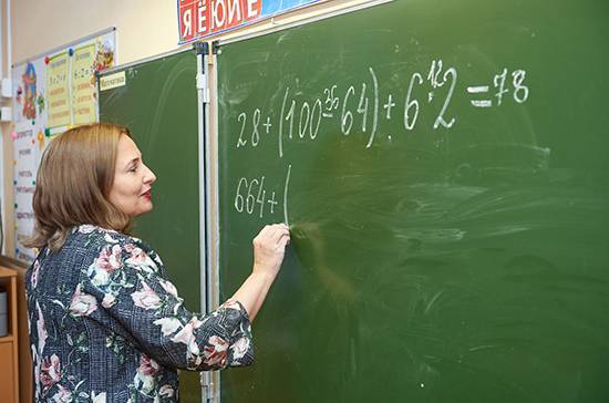 Александр Хинштейн - Школьные уроки планируют транслировать на телевидении - pnp.ru - Россия