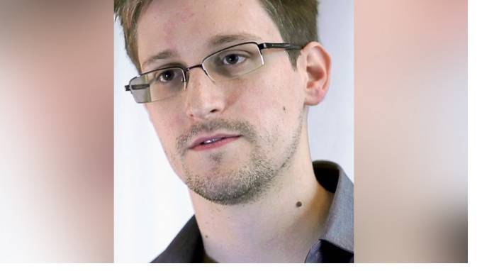 Эдвард Сноуден - Анатолий Кучерена - Сноуден хочет остаться в России еще на три года - piter.tv - Россия - США - Франция