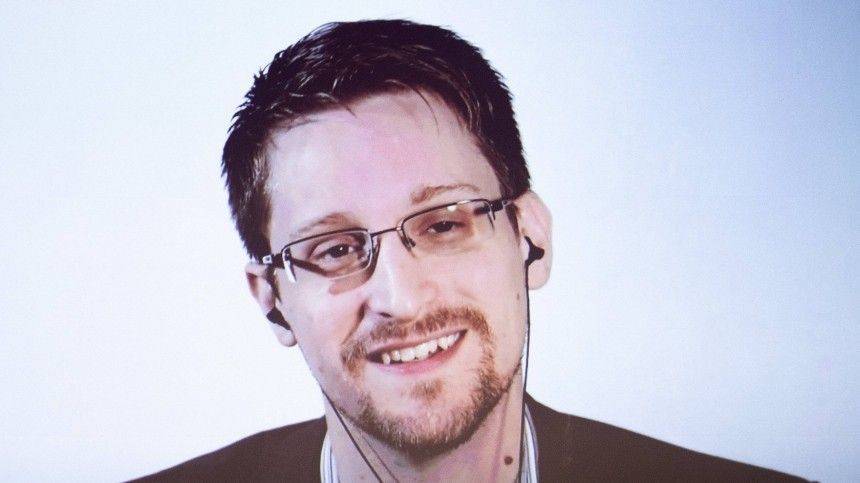 Эдвард Сноуден - Анатолий Кучерена - Эдвард Сноуден подал документы на продление вида на жительство в РФ - 5-tv.ru - Россия - США
