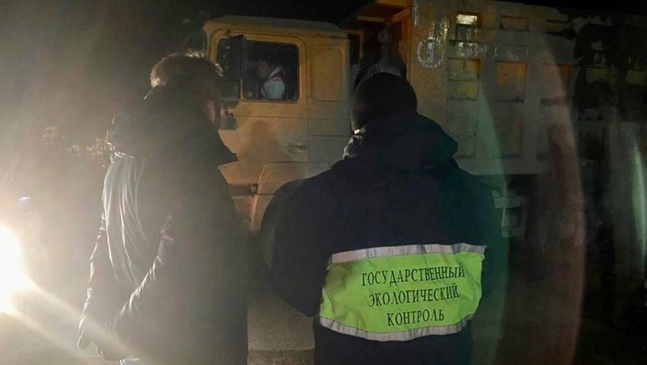 В Петербурге задержали водителя самосвала, сбрасывавшего отходы в Юнтоловский заказник - dp.ru - Санкт-Петербург