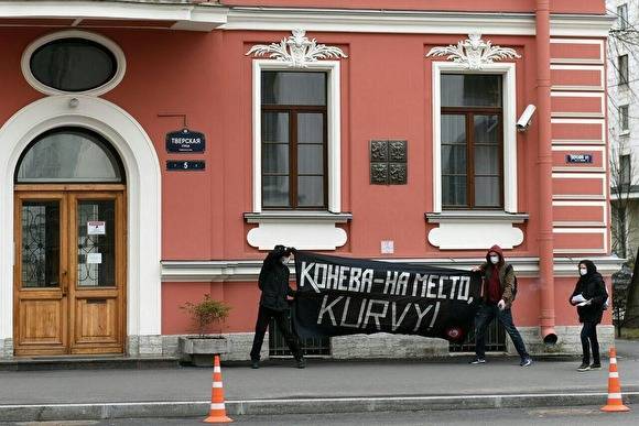 Иван Конев - Андрей Дмитриев - В Петербурге нацбола задержали за пикет в защиту маршала Конева возле ядерного объекта - znak.com - Россия - Санкт-Петербург - Прага