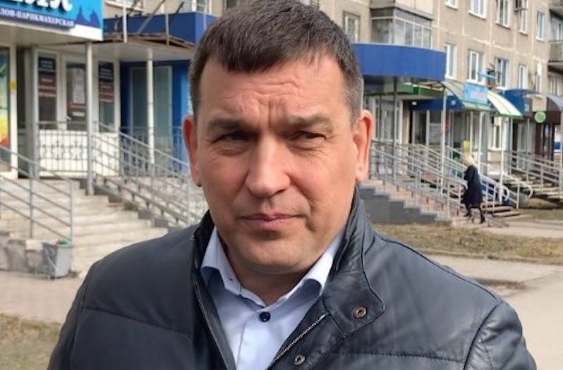 Сергей Кузнецов - Тренировавшийся на площадке спортсмен нахамил мэру Новокузнецка - bloknot.ru - Новокузнецк