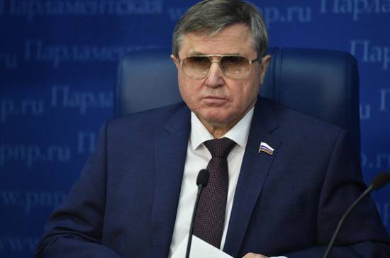 Олег Смолин - Смолин: расширять список организаций с правом присуждать учёные степени надо осторожно - pnp.ru - Россия