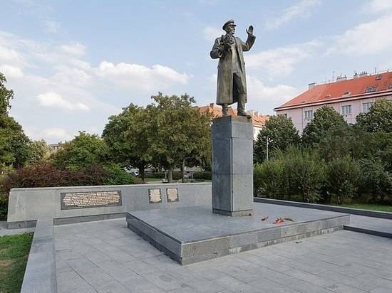 Словацкий экс-премьер предложил забрать памятник маршалу Коневу в Словакию - newtvnews.ru - Чехия - Словакия - Братислава