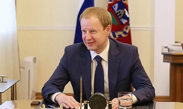 Виктор Томенко - Глава Алтайского края сравнил просящий помощи бизнес с «незваным гостем» - og.ru - Алтайский край
