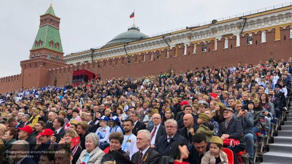 Владимир Путин - Сенатор Цеков назвал тяжелым решение о переносе парада Победы из-за коронавируса - nation-news.ru - Россия