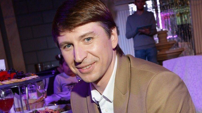 Алексей Ягудин - Николай Цискаридзе - «А где-то плачет Цискаридзе»: Алексей Ягудин в самоизоляции занимается балетом с младшей дочерью - 5-tv.ru