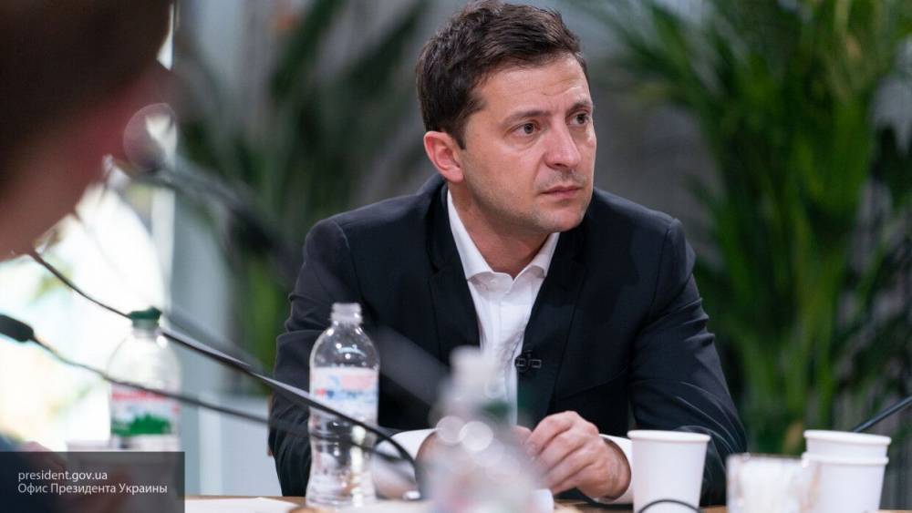Владимир Зеленский - Михаил Погребинский - Киевский политолог предсказал побег Зеленского из Украины в случае невыдачи МВФ кредита - nation-news.ru - Украина - Киев