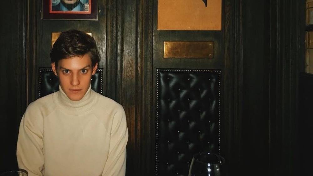 Павел Табаков - Актер Павел Табаков признался в нелюбви к «инстадивам с огромными губами» - vestirossii.com - Москва