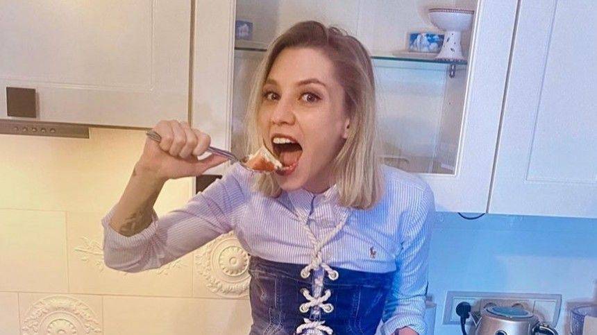 Ирина Салтыкова - «Так и не сняли»: дочь Салтыковой показала, как записывала челлендж с мамой - 5-tv.ru