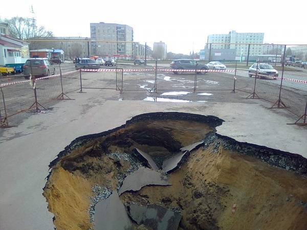 В Кургане закроют улицу Пролетарскую - там образовался провал из-за аварии - nakanune.ru - Курган