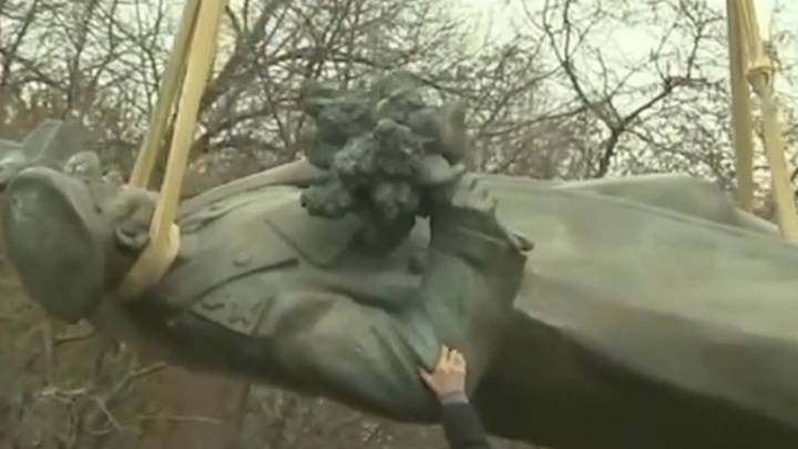 Начался сбор подписей в поддержку идеи перевезти памятник маршалу Коневу в Тверь - vesti.ru - Москва - Тверь - Прага