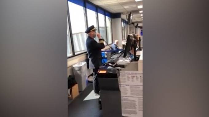 Публичная речь пилота в честь рискующих жизнями врачей растрогала пассажиров - piter.tv - Вашингтон - Нью-Йорк