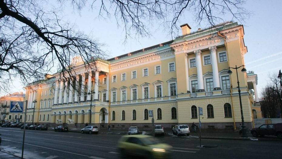 Виктор Смирнов - Суд арестовал активы владельца "Интарсии" на 800 млн рублей - dp.ru