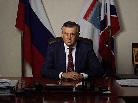 Александр Дрозденко - Доход губернатора Ленобласти Александра Дрозденко за год вырос на миллион рублей - znak.com - Ленинградская обл.
