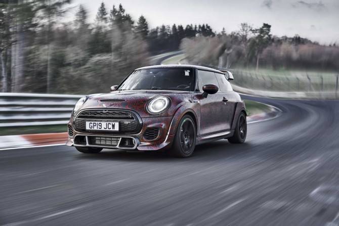 В России появится самый мощный хэтчбек MINI - autostat.ru - Россия
