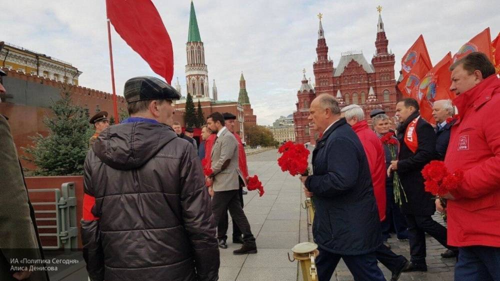 Владимир Ленин - Геннадий Зюганов - Александр Ющенко - КПРФ готова пренебречь здоровьем сторонников партии ради юбилея Ленина - politexpert.net - Москва - Россия