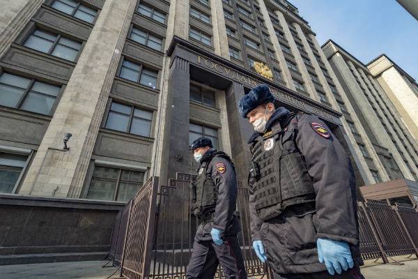 Владимир Путин - Михаил Мишустин - Михаил Тимонов - Депутаты Москвы и Питера призвали власти выплатить россиянам по 25 тысяч рублей - trud.ru - Москва - Россия - Санкт-Петербург