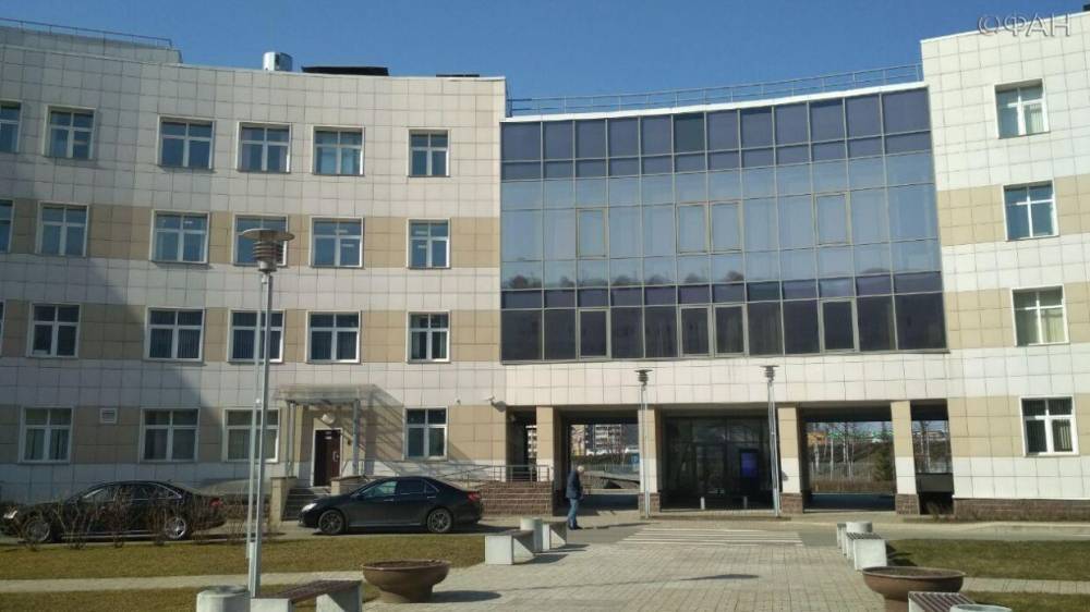 Денис Гусев - В Петербурге 137 врачей госпитализированы с подозрением на COVID-19 - vestirossii.com - Санкт-Петербург