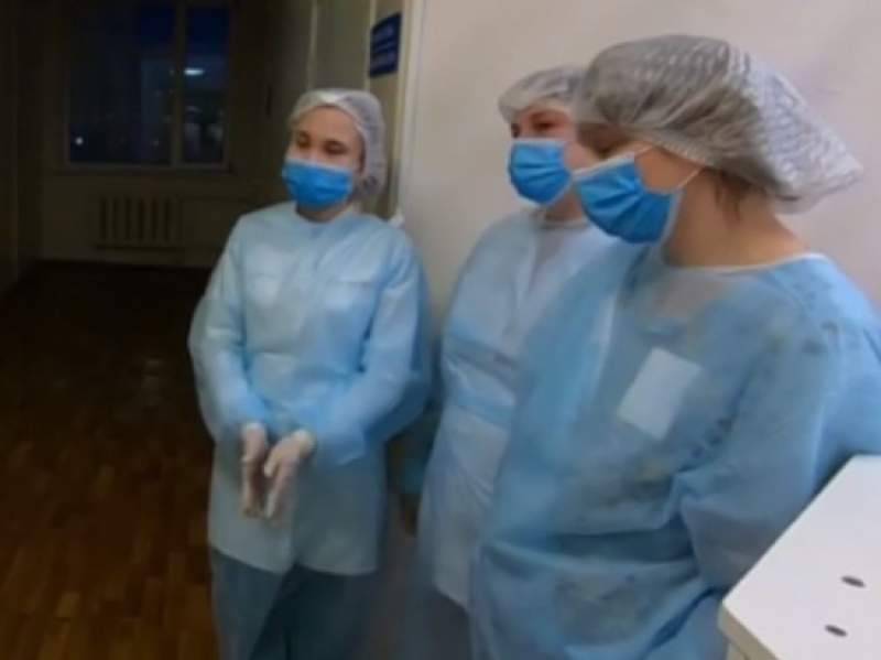 Семь врачей сбежали из карантинной больницы в Уфе - dayonline.ru - Башкирия - Уфа