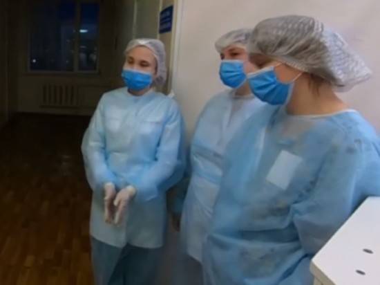 Радий Хабиров - Из карантинной больницы Уфы сбежали семь врачей - newtvnews.ru - Башкирия - Уфа