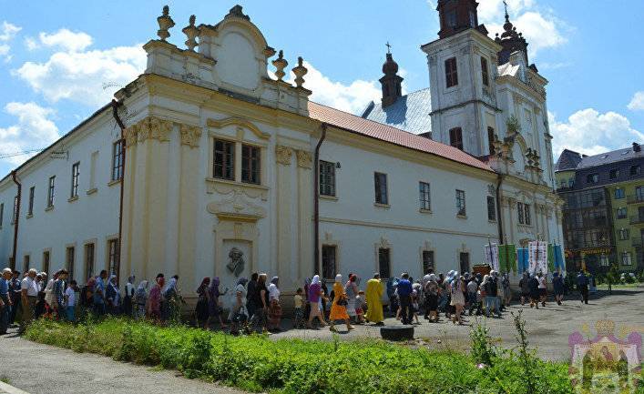 Заробитчане вновь штурмуют границы, в церквях ждут аншлаг. что происходит на Западной Украине перед Пасхой (Страна, Украина) - inosmi.ru - Украина - Италия