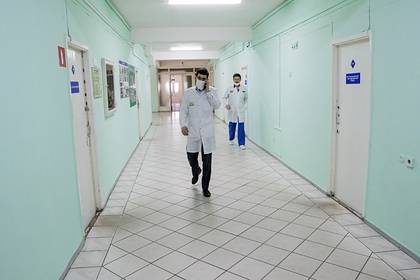 Владимир Козлов - Врачам дали совет полоскать рот спиртом и капать кислоту в глаза от коронавируса - lenta.ru