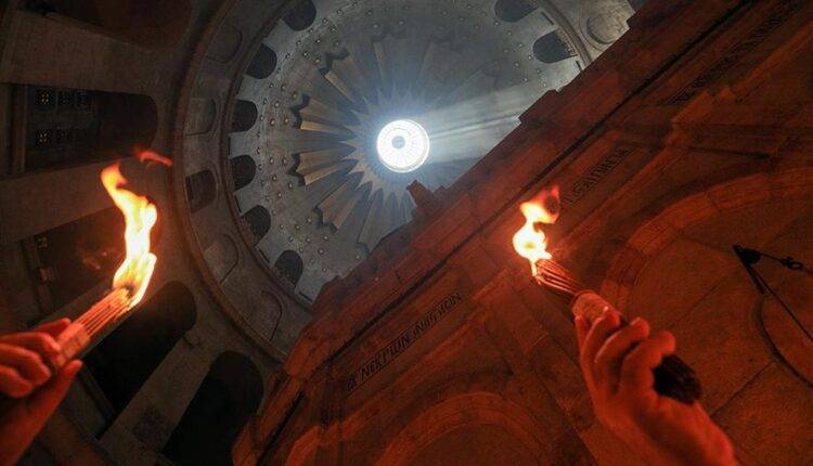 Благодатный огонь сошел в храме Гроба Господня в Иерусалиме - newtvnews.ru - Армения - Греция - Иерусалим