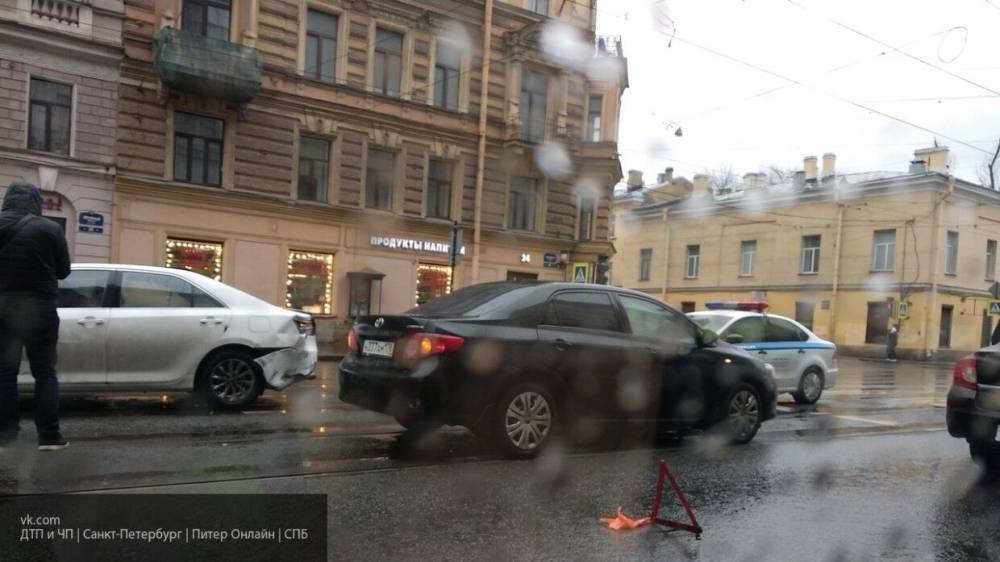 Владислава Грин - Столкновение двух легковушек стало причиной пробки на набережной Обводного канала - nation-news.ru
