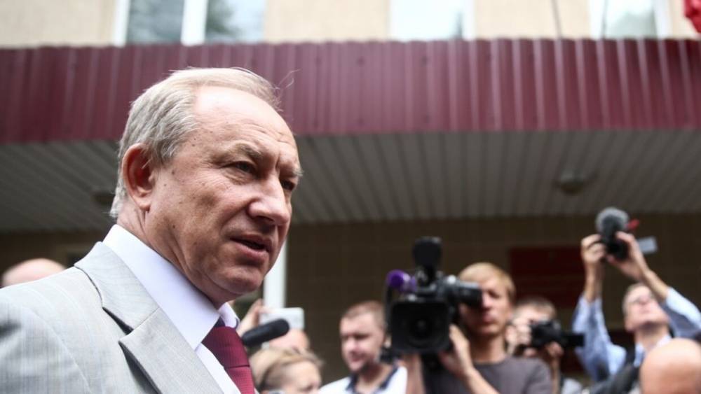 Валерий Рашкин - Алексей Мартынов - Политолог предупредил, что россияне не простят КПРФ провокации во время эпидемии - riafan.ru - Москва - Россия