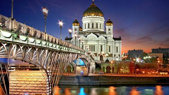 В Москву доставили Благодатный огонь из Иерусалима - piter.tv - Москва - Иерусалим