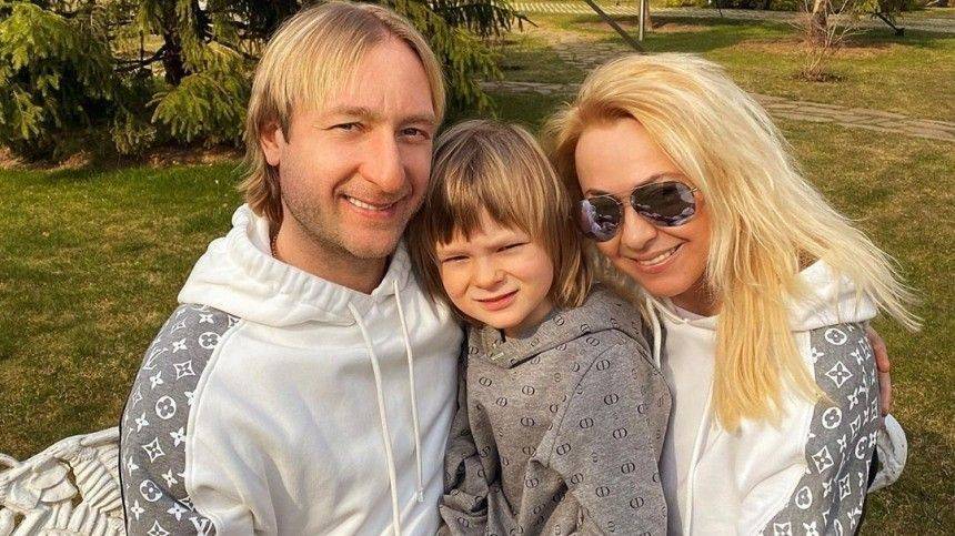 Яна Рудковская - Евгений Плющенко - Александр Плющенко - «Семейка агентов 007»: Рудковская и Плющенко вместе с сыном станцевали под Little Big - 5-tv.ru