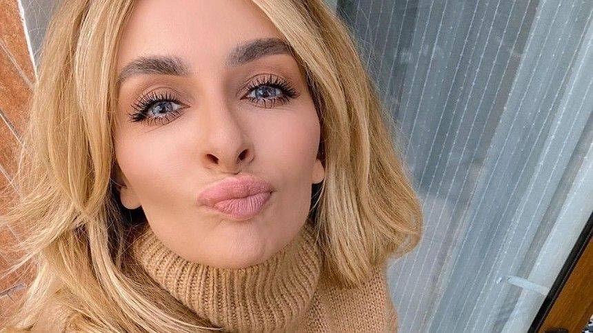 Екатерина Варнава - «Как ты изменилась!» — Варнава представила себя в образе собаки с пачкой чипсов - 5-tv.ru