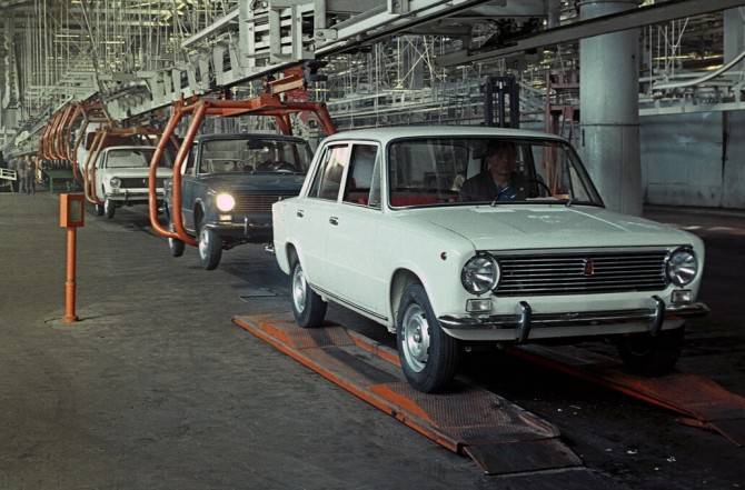 50 лет спустя: сколько, где и какие автомобили LADA в РФ? - autostat.ru - Россия - Тольятти