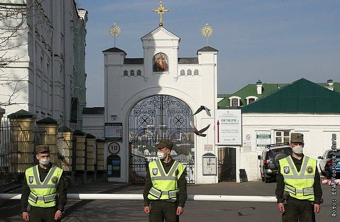 Максим Степанов - Рост заболеваемости COVID-19 на Украине связали с посещением церквей в Вербное воскресенье - interfax.ru - Москва - Украина