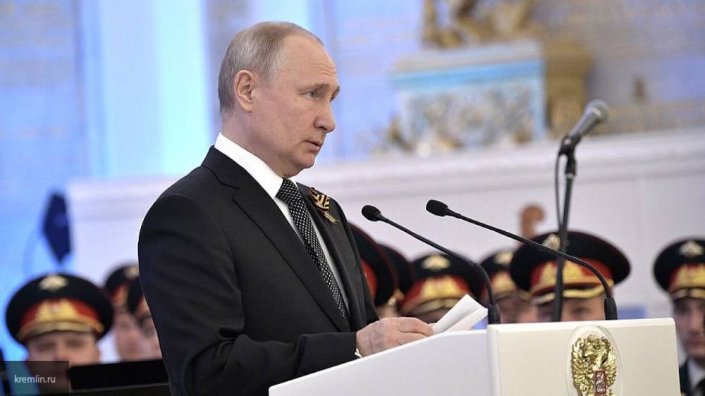 Владимир Путин - Дмитрий Песков - Владислава Грин - Путину было непросто принять решение о переносе парада Победы, заявил Песков - nation-news.ru - Россия
