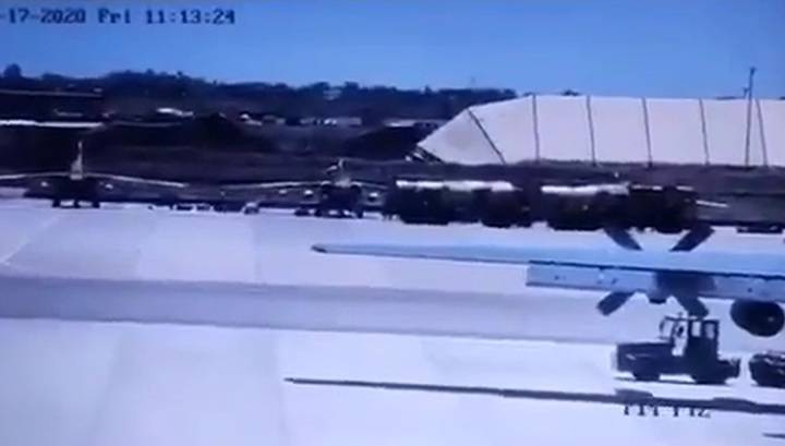 Су-25 случайно отстрелялся по жилому дому, есть погибшие. Видео - vesti.ru - Франция - Чад